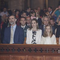 Los Reyes Felipe y Letizia, la Princesa Leonor, la Infanta Sofía y la Reina Sofía durante la Misa de Pascua 2015