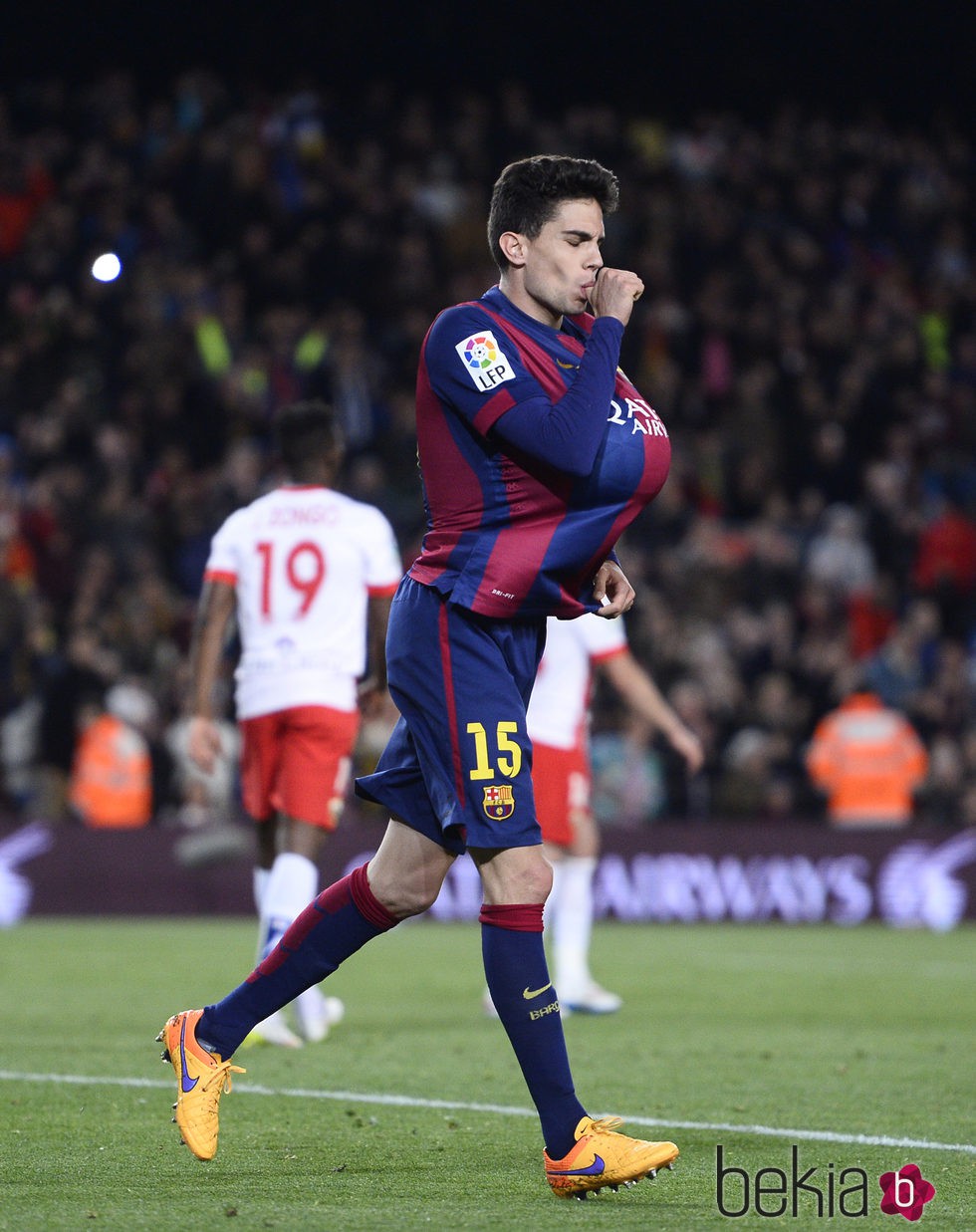 Marc Bartra dedica por primera vez un gol al bebé que espera junto a Melissa Jiménez