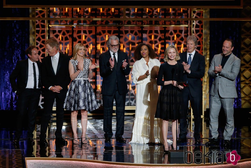 Reparto de actores de 'Ally McBeal' sobre el escenario de los 'TV Land Awards'