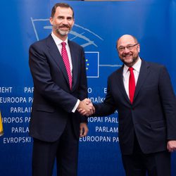 El Rey Felipe con el presidente del Parlamento Europeo, Martin Schulz
