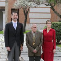Los Reyes Felipe y Letizia y Juan Goytisolo en la entrega del Premio Cervantes 2014