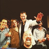Los Reyes Felipe y Leticia se hacen un selfie con Goyo Jiménez en la final de FameLab 2015