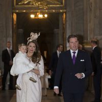 Magdalena de Suecia y Chris O'Neill con su hija Leonor en la lectura de las amonestaciones prenupciales de Carlos Felipe de Suecia y Sofia Hellqvist