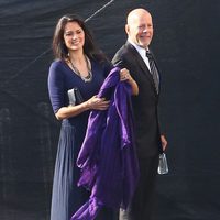 Bruce Willis y Emma Heming entrando al set de 'Dancing With The Stars'