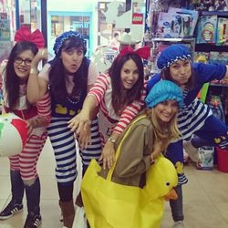 Alba Carrillo en su despedida de soltera con sus amigas en Salamanca