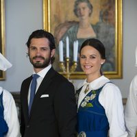 Carlos Felipe de Suecia y Sofia Hellqvist en el Día Nacional de Suecia 2015