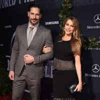 Sofía Vergara y Joe Manganiello en el estreno de 'Jurassic World' en Los Angeles