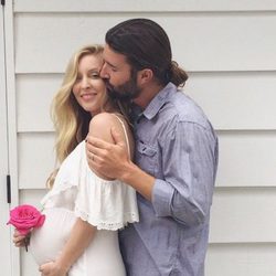 Leah Jenner luce embarazo junto a Brandon Jenner
