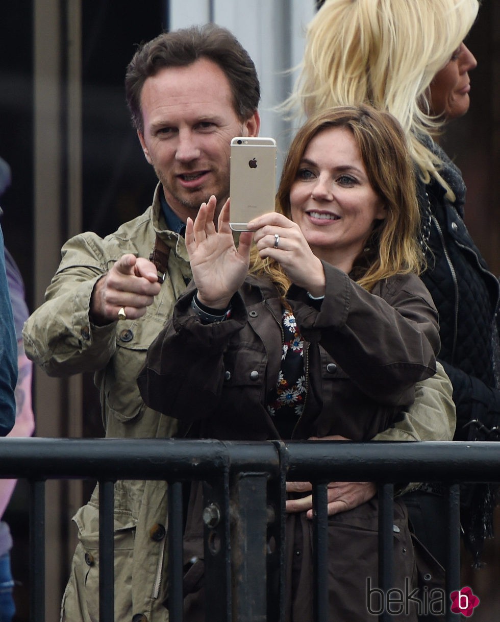 Geri Halliwell y Christian Horner, muy cómplices en el 'Isle Of Wight Festival'