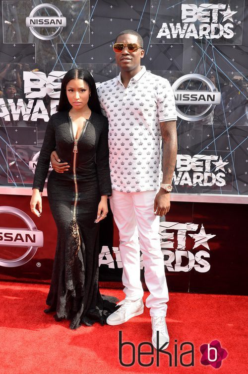 Nicki Minaj y su pareja Meek Mill en la red carpet de los BET Awards 2015