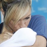 Luján Argüelles le da un beso a su hija Miranda