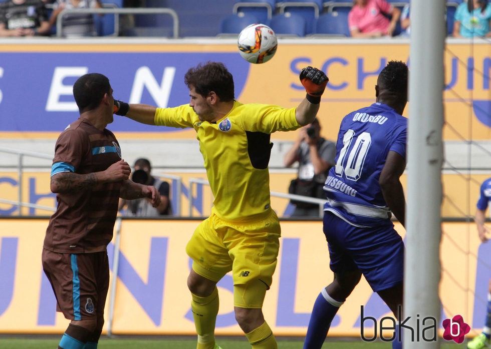 Iker Casillas en su debut con el Oporto