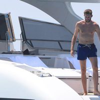 Rudy Fernández con el torso desnudo en un barco en su luna de miel en Ibiza