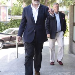 Antonio Resines en la capilla ardiente de 'Saza'