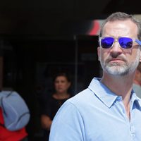 El Rey Felipe con gafas de sol en su primera aparición en la Copa del Rey de Vela 2015