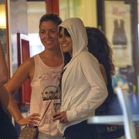 Michelle Rodriguez en compañía femenina por Ibiza