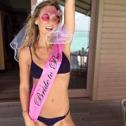 Bar Refaeli en su despedida de soltera