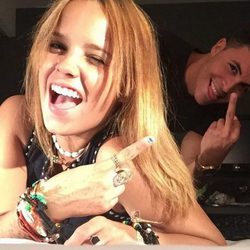 Gloria Camila y Kiko juntos compartiendo un momento de intimidad