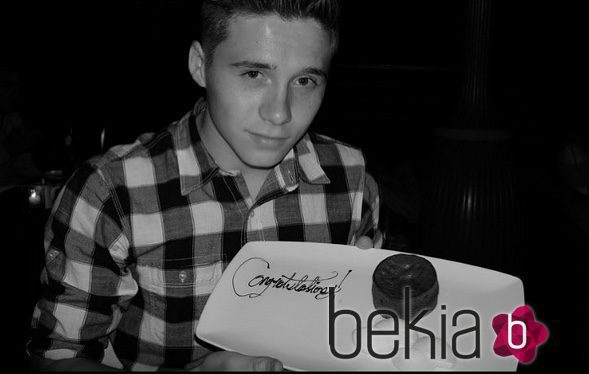 Brooklyn Beckham celebrando su aprobado en Educación Secundaria