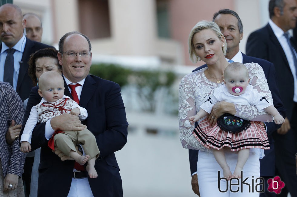 Los Príncipes Alberto y Charlene con Jacques y Gabriella