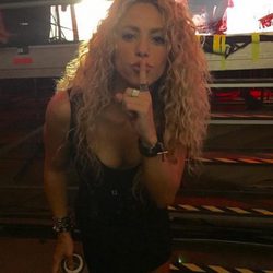 Shakira antes de sorprender a Maná en su concierto en Barcelona