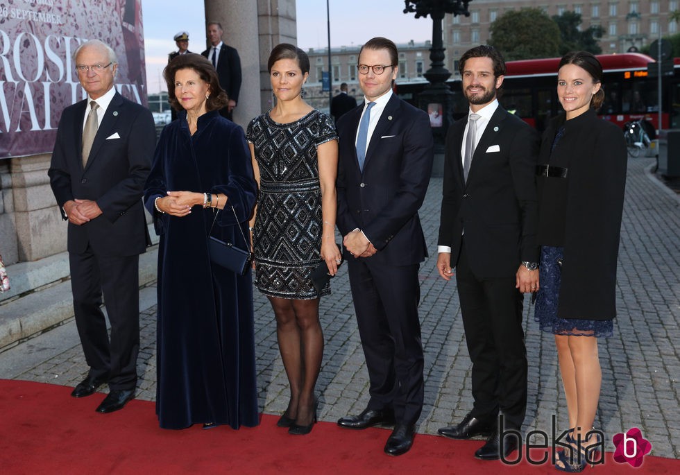 La Familia Real Sueca salvo Magdalena de Suecia y Chris O'Neill en un concierto
