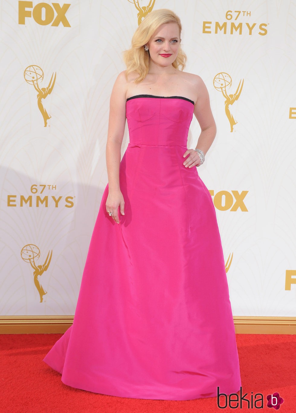 Elisabeth Moss en la alfombra roja de los premios Emmy 2015
