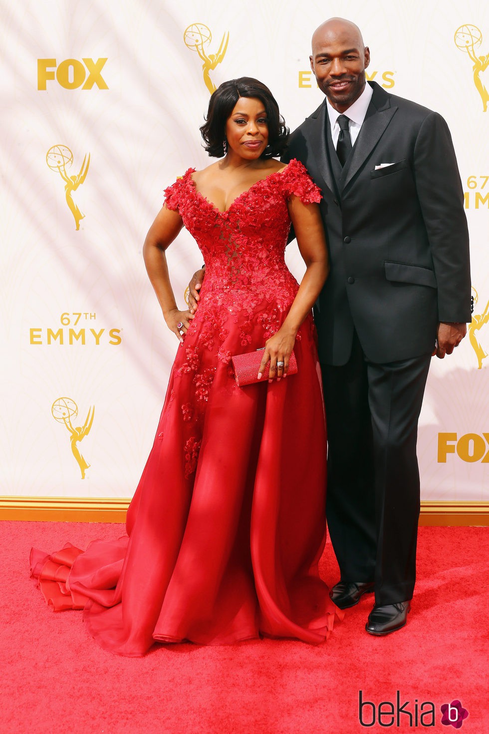 Niecy Nash y Jay Tucker en la alfombra roja de los Emmy 2015