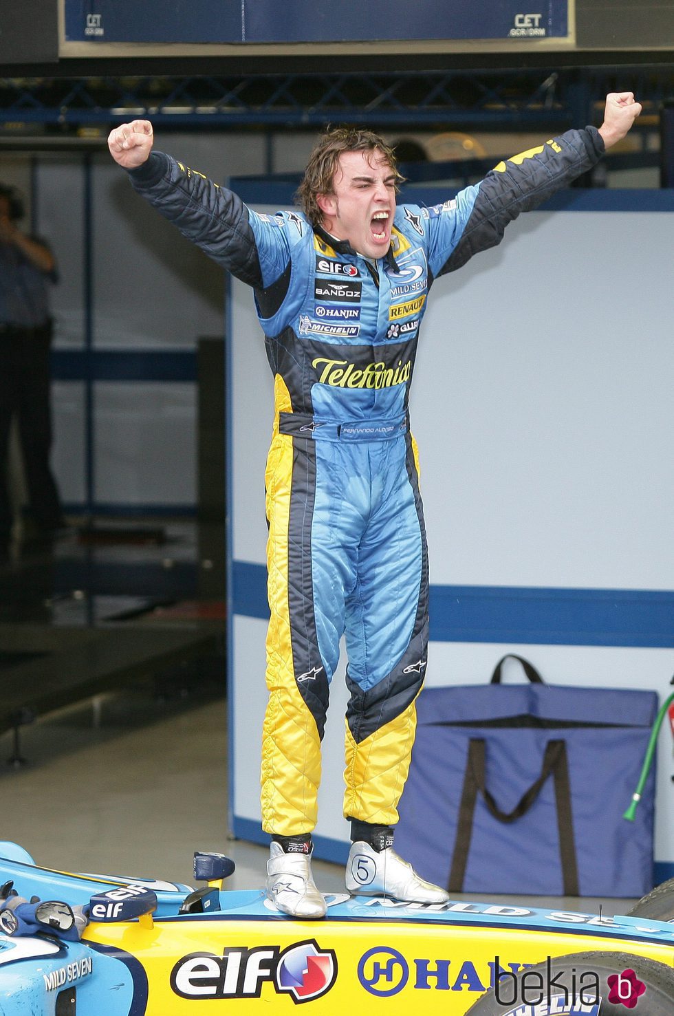 Fernando Alonso celebrando el título de campeón del Mundial de Fórmula Uno 2005