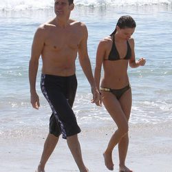 Jim Carrey y Cathriona White en las playas de Malibú de vacaciones