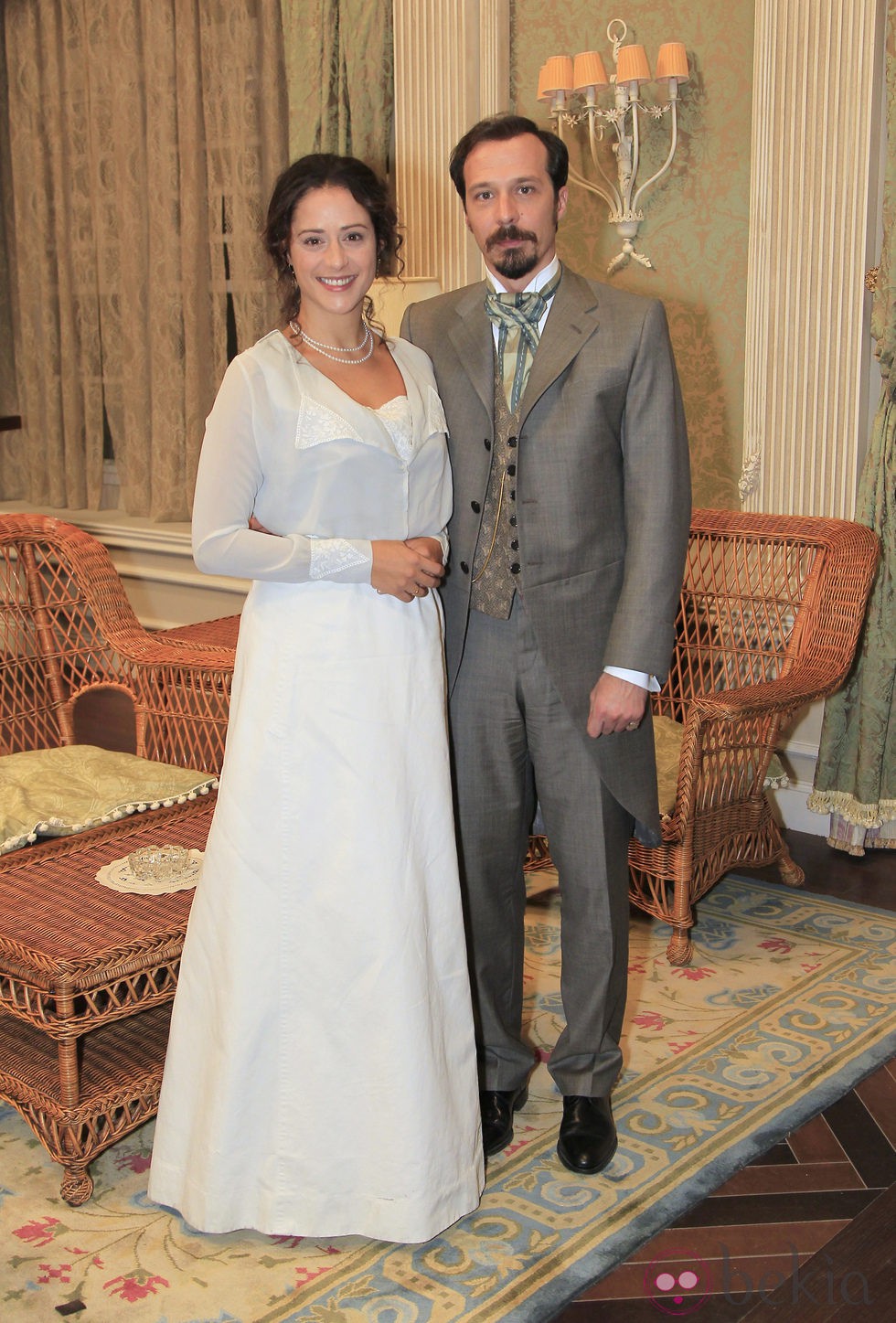 Fele Martínez y Luz Valdenebro en la serie de Antena 3 'Gran Hotel'