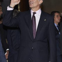 El Rey Felipe saludando al Auditorio en los Premios Princesa de Asturias 2015