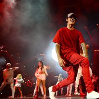 Justin Bieber durante su actuación en los MTV EMA 2015