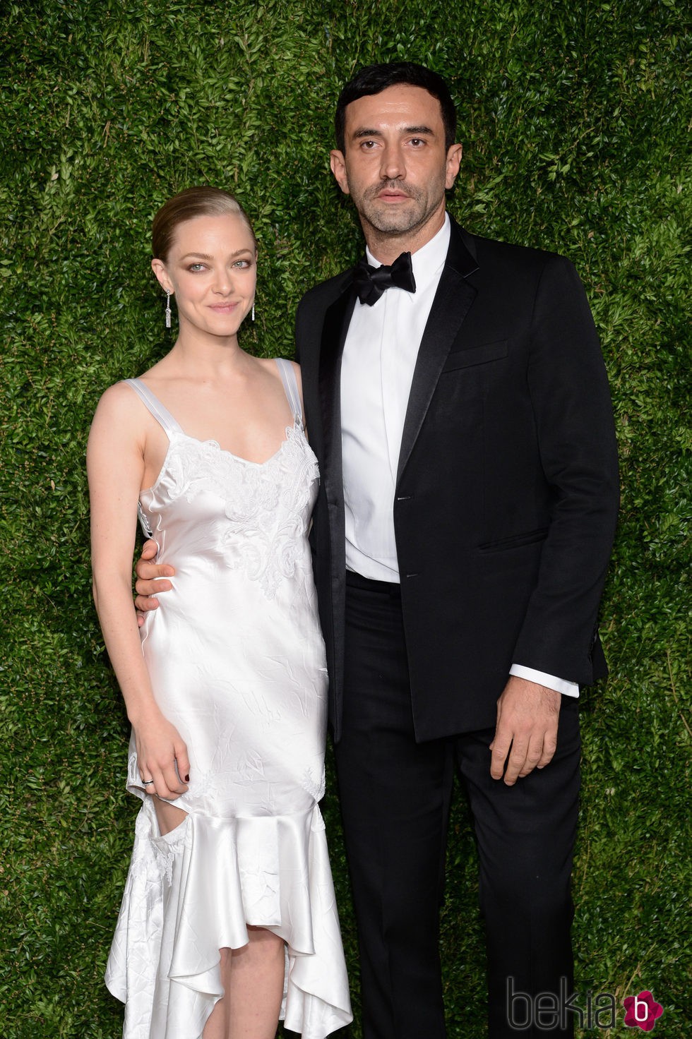 Amanda Seyfried y Ricardo Tisci en la entrega de los CFDA 2015/ Vogue Fashion Fund