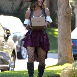 Halle Berry disfrazada de pirata en Halloween