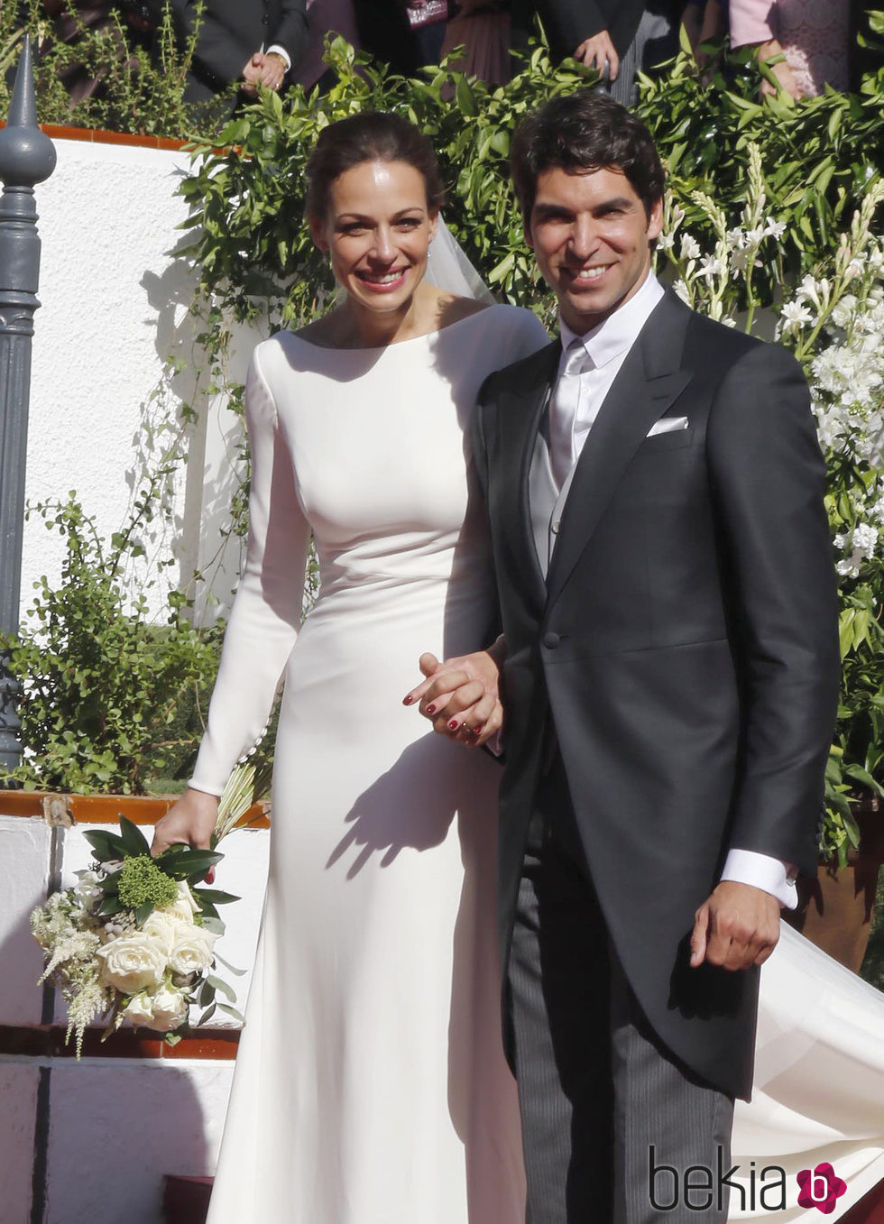 Eva González y Cayetano Rivera muy felices tras su boda