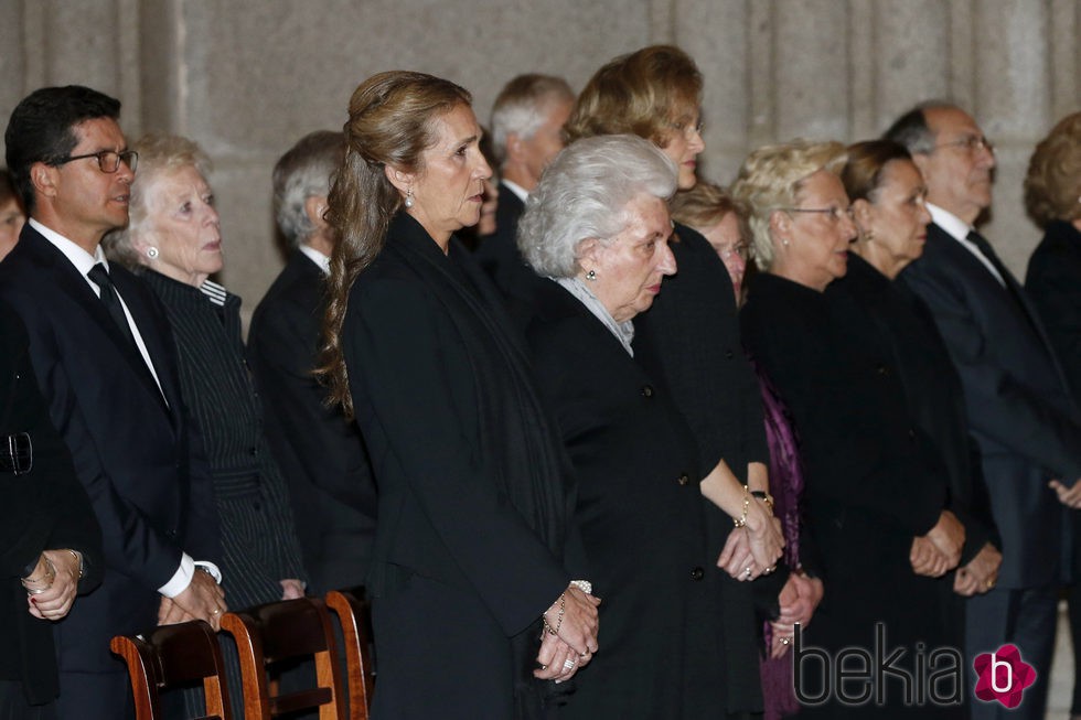 La Infanta Elena y la Infanta Pilar en el funeral del Infante Carlos