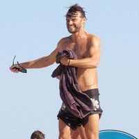Iván Sánchez luce cuerpo en bañador