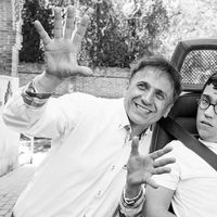 José Mota posa junto a un niño con discapacidad para el calendario del Hospital San Rafael 2016