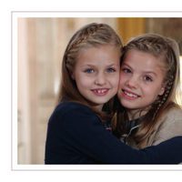 La Princesa Leonor y la Infanta Sofía felicitan la Navidad 2015