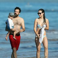Olivia Wilde y Jason Sudeikis, unos orgullosos papás disfrutando de una jornada de playa con Otis
