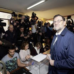 Mariano Rajoy vota en las elecciones generales del 20 de diciembre
