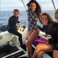 Nina Dobrev y sus amigos de vacaciones en Hawaii