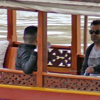Jorge Javier Vázquez con su novio Paco en un barco
