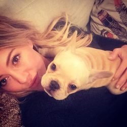 Hillary Duff y su perro Frenchie Beau