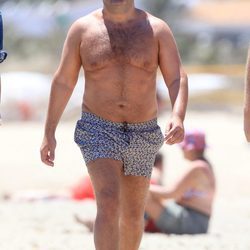 Jorge Javier Vázquez con el torso desnudo