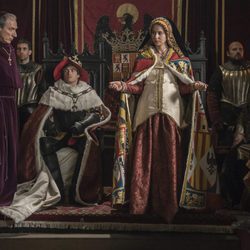 Irene Escolar y Raúl Mérida en un fotograma de 'La Corona Partida'