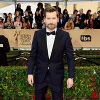Nikolaj Coster-Waldau en la alfombra roja de los SAG 2016