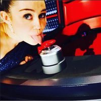 Miley Cyrus asesora en el equipo de Christina Aguilera en el programa 'The Voice'