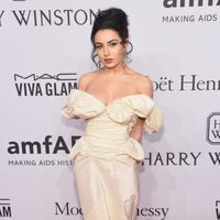 Charli XCX en la Gala amfAR 2016 de Nueva York